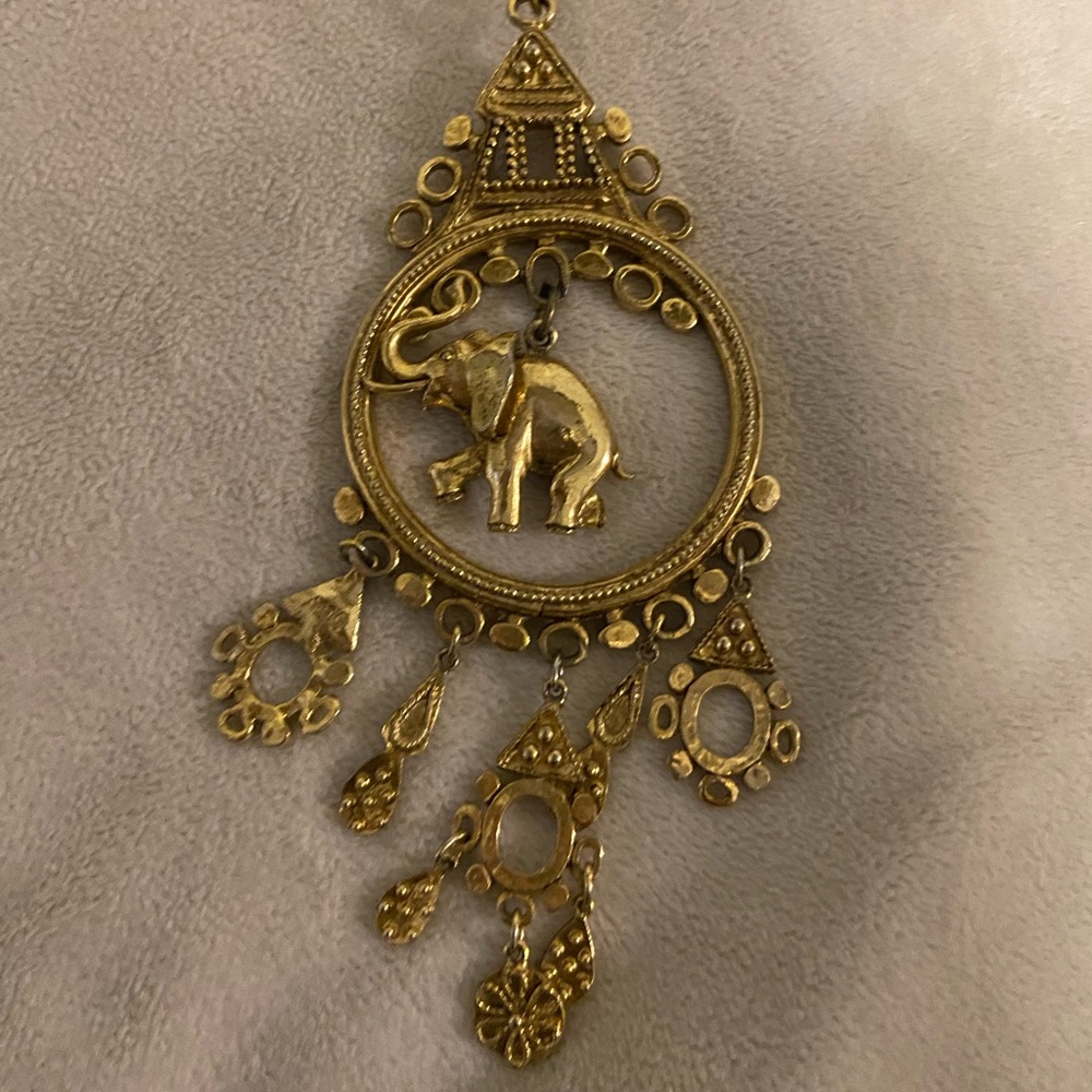 Vintage ART Necklace gold tone metal elephant, Asian themed pendant necklace,